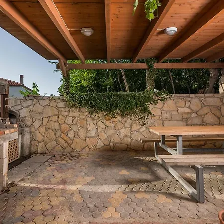 Vaggelio House *